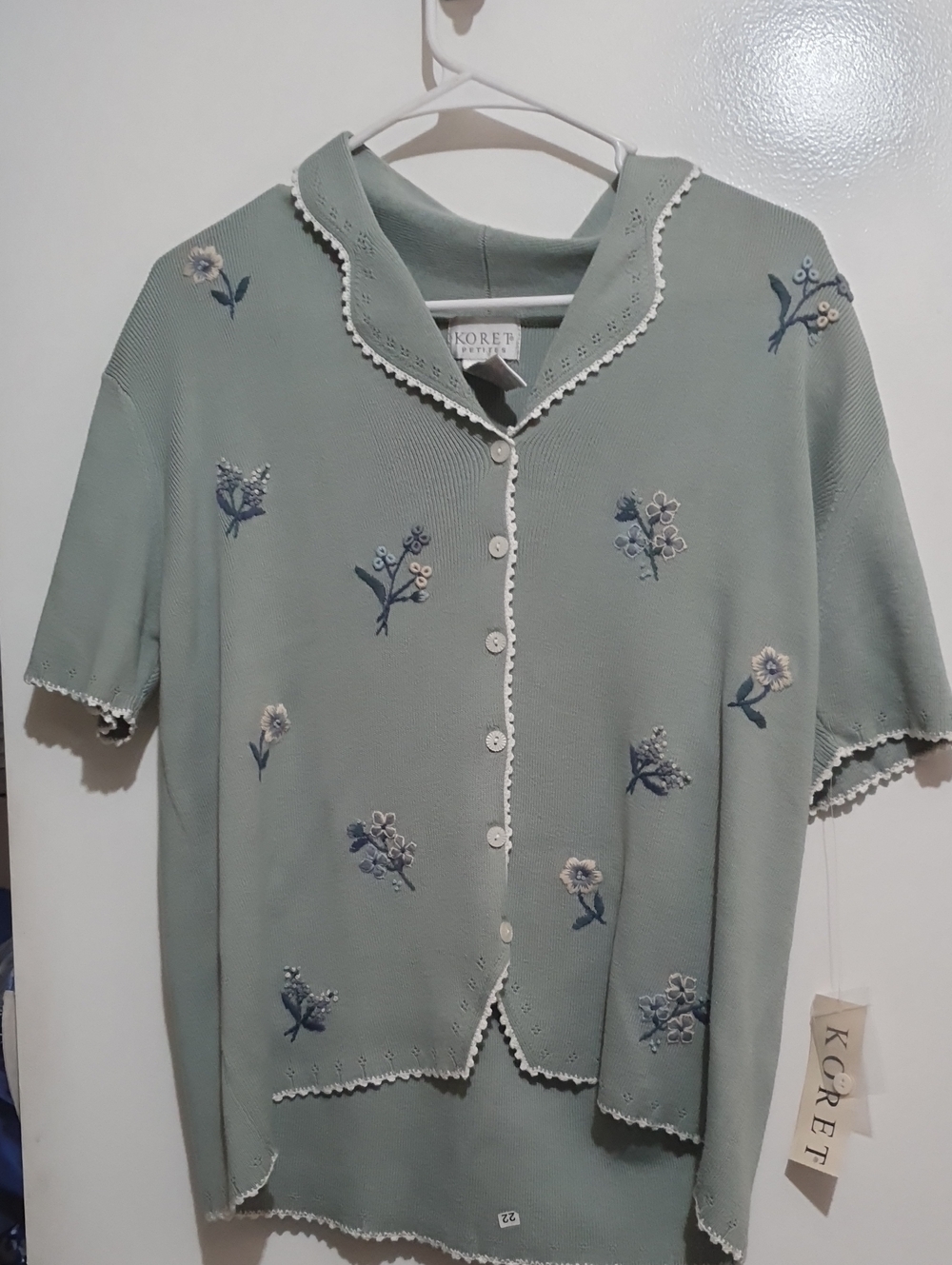 🐞Koret Sage Green Short-Sleeve Button Cardigan with Embroidered Florals
